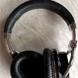 Bluetooth noise cancellation head phones